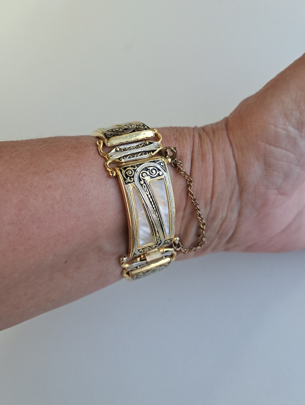 Spanish-Style Vtg Mother Of Pearl Bracelet - Picture 4 of 8